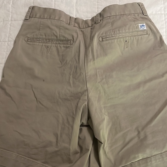 Southern Tide Khaki Shorts - Picture 4 of 4
